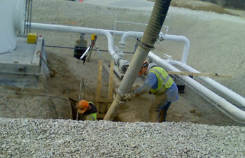 Example of peforming hydro-excavation around obstacles